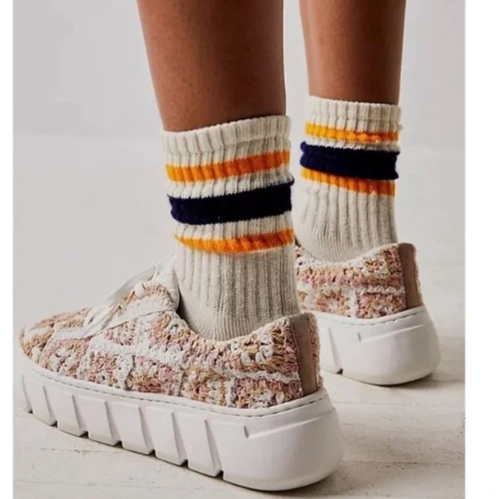 NWT FREE PEOPLE Catch Me If You Can Crochet Sneakers Cream/Pink Size EU39/US… - Picture 3 of 8
